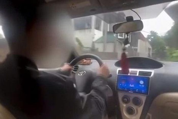 Chưa có bằng lái đã cầm vô lăng, nam sinh lớp 12 khiến chủ xe nộp phạt 30 triệu đồng - Báo Sức Khỏe &amp; Đời Sống