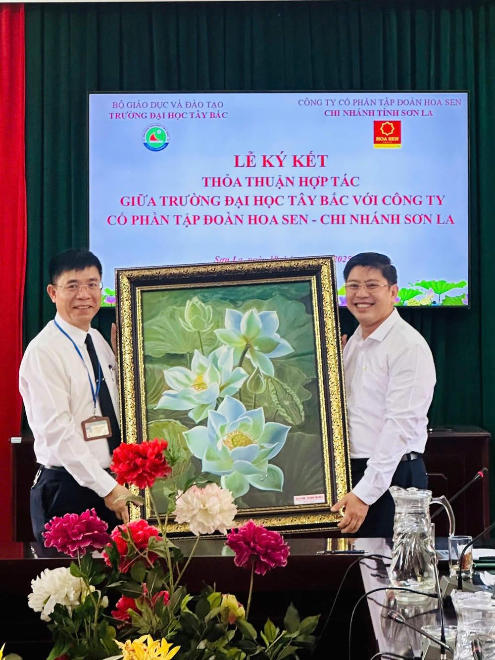 Trường Đại học Tây Bắc ký kết thỏa thuận hợp tác với   Công ty Cổ phần Tập đoàn Hoa Sen - Chi nhánh tỉnh Sơn La