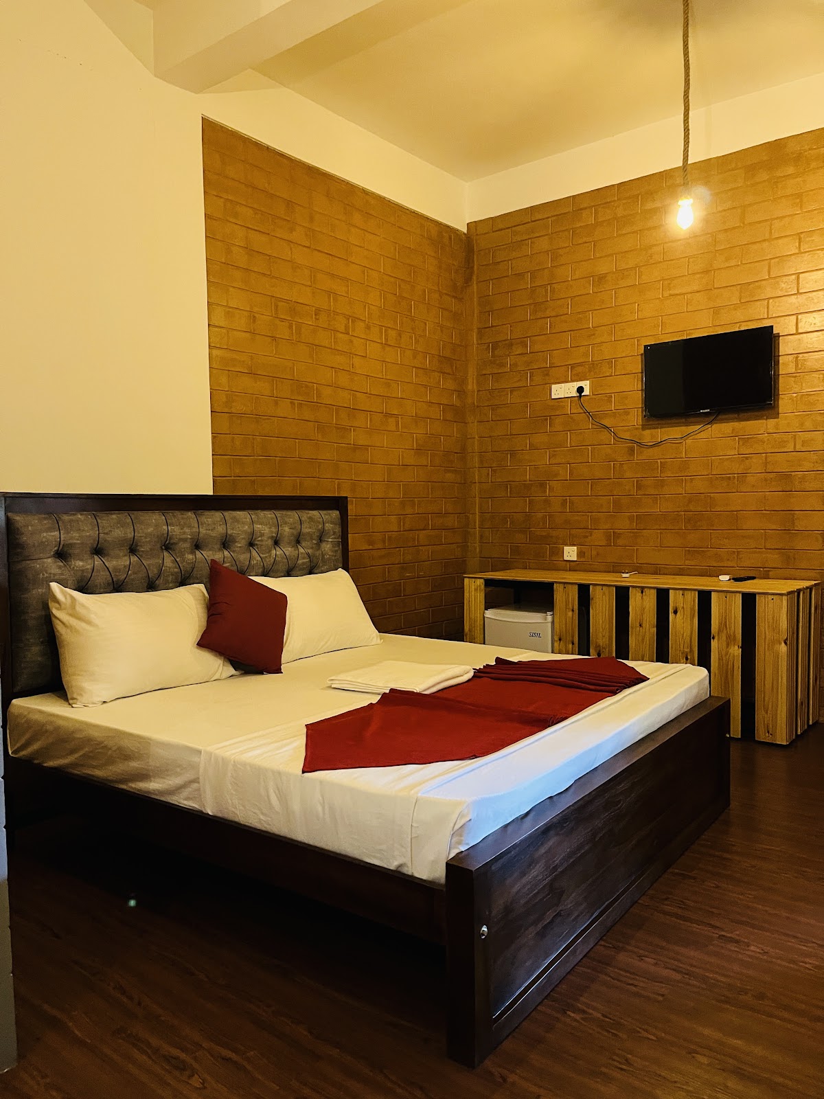 Budget Double Room - bed