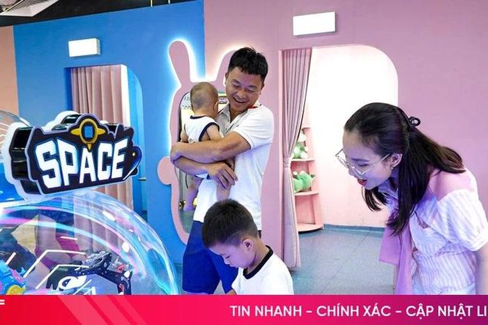 Sôi động tại trung tâm thương mại dịp nghỉ lễ - Báo Hà Tĩnh