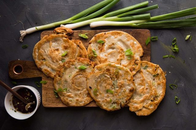 Bánh Pancake Hành Lá Đơn Giản