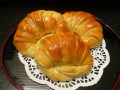 Bánh mì cua phô mai là loại bánh mì ngọt hấp dẫn. Bánh nướng nở xốp, được tạo dáng hình cua tăng sự thích thú cho các bé ở nhà trong các bữa ăn sáng nhé!