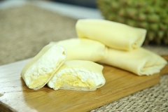 Trước khi ăn bạn có thể bỏ ngăn mát tủ lạnh một tí để bánh được ngon hơn. Bánh crepe sầu riêng với vị beo béo, thơm thơm chắc chắn sẽ làm hài lòng những thực khách khó tính nhất.