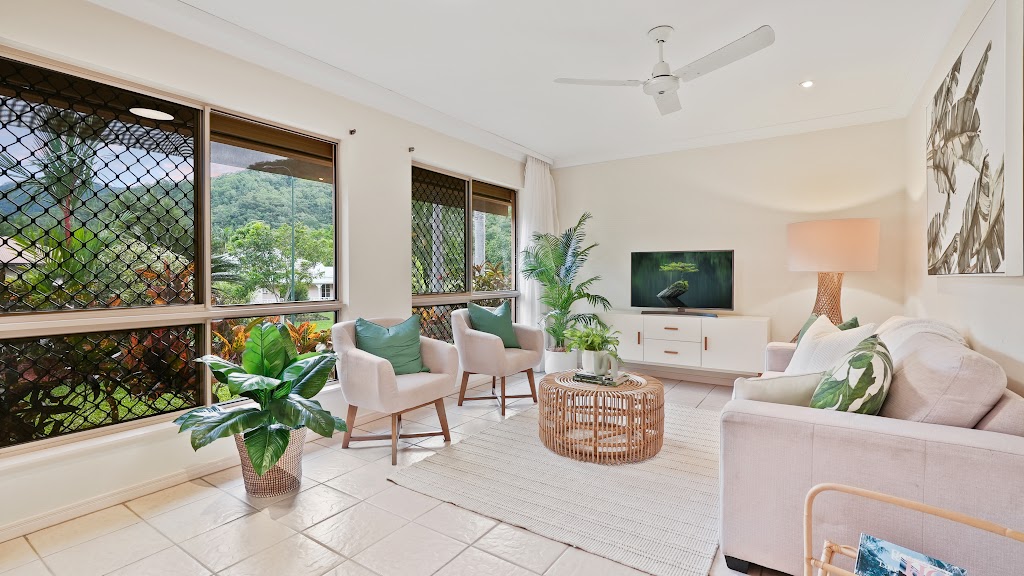 3 Gavin Hamilton Close, Redlynch - Thumbnail 2