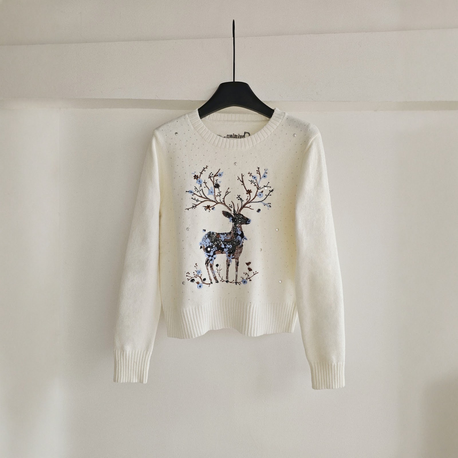 Knitted sweater with reindeer embroidery and sequins