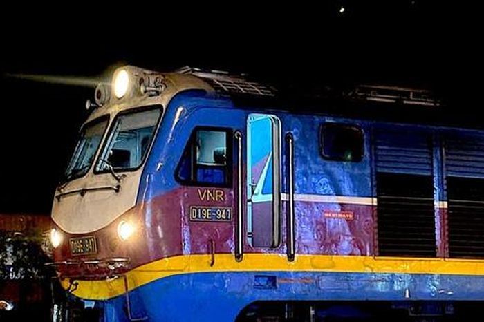Hà Nội: Xe máy va chạm tàu hỏa, 2 người tử vong - Báo Sức Khỏe &amp; Đời Sống