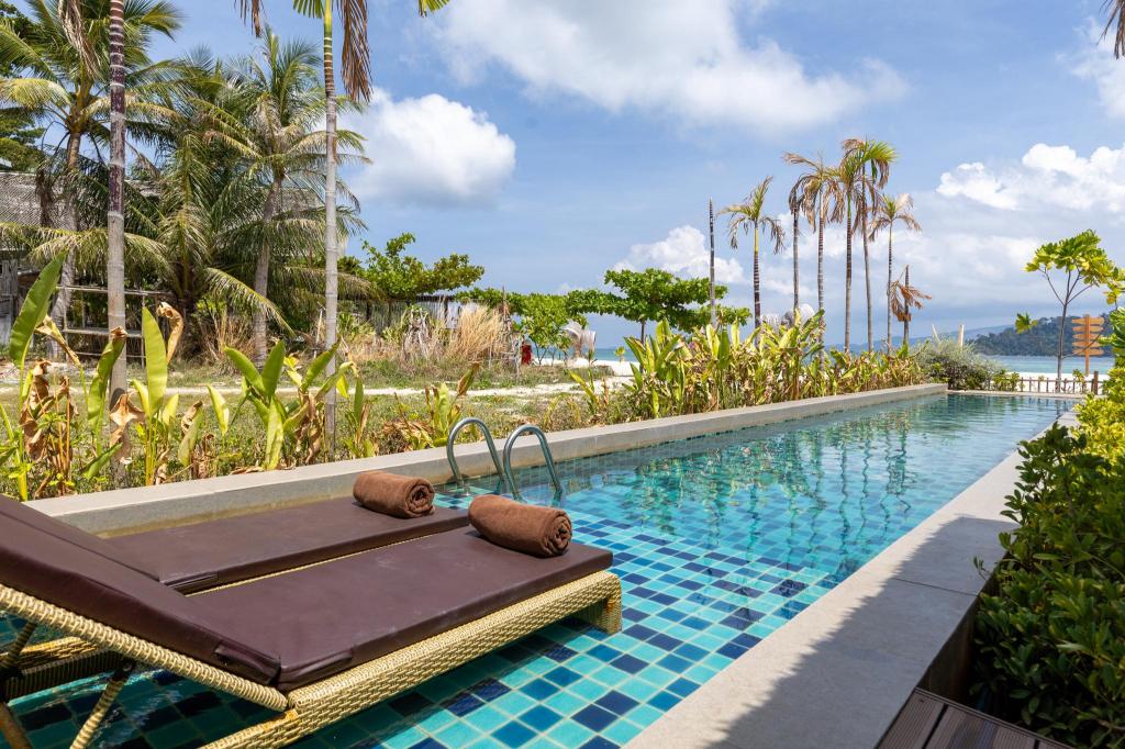 Casa Pool Access Garden Thumbnail 5
