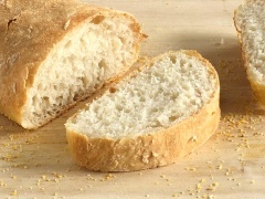 Bánh mì nướng nóng giòn với cách làm đơn giản và bạn tuyệt đối không phải mất nhiều công sức để nhào bột đâu đấy. Hãy thử và làm ngay những ổ bánh mì ngon ngon cho bữa sáng của cả nhà nha.