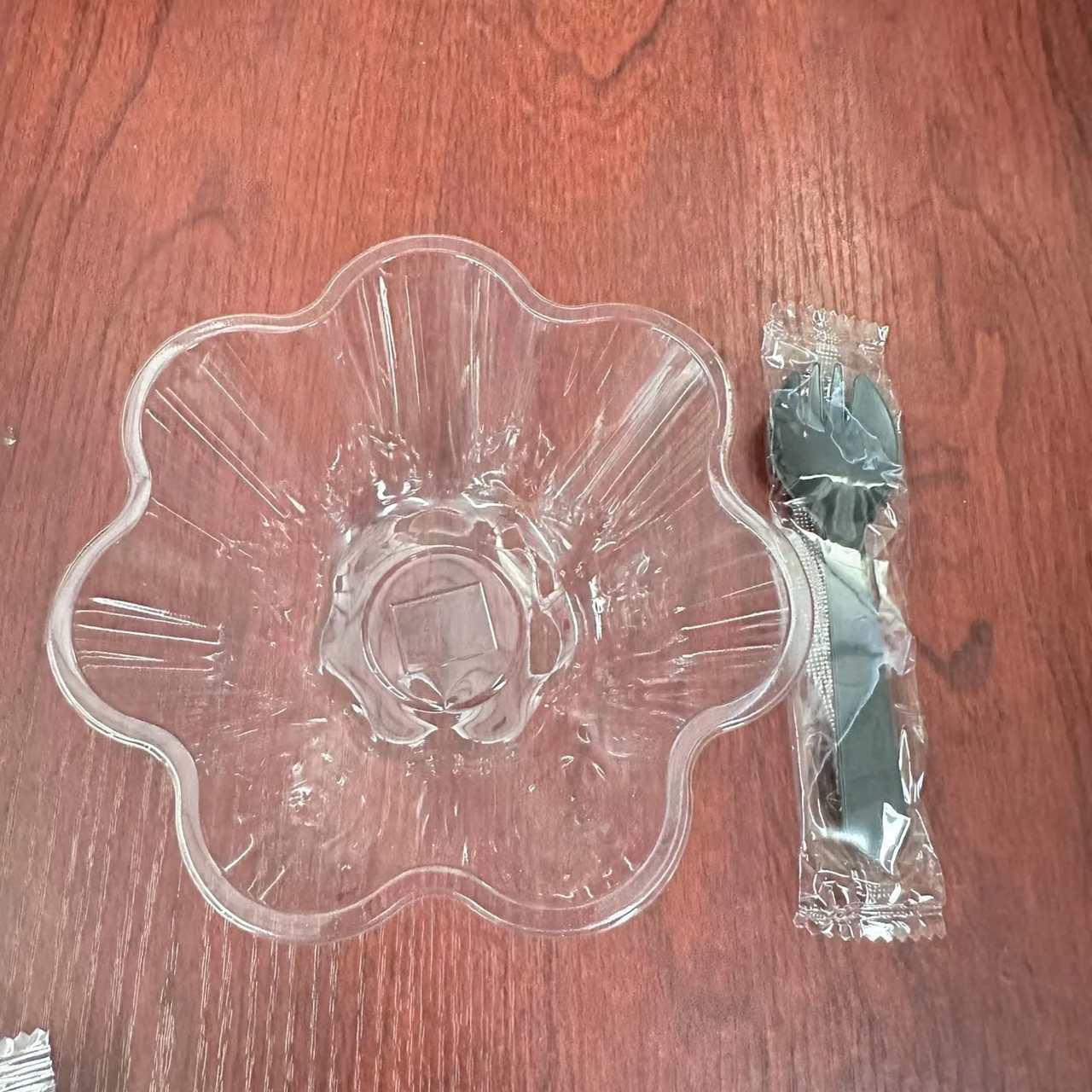 Disposable bowl made of PET, flower shape, 250 ml