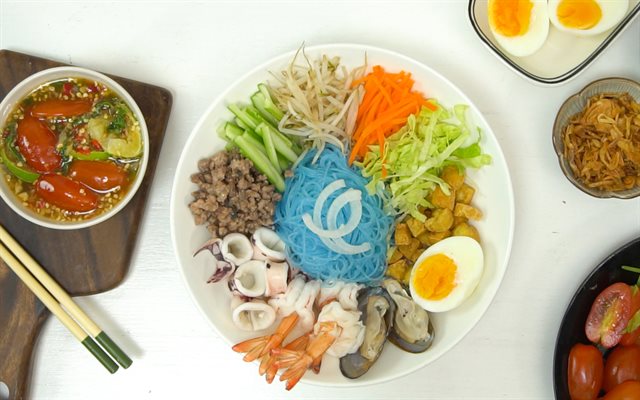 Miến Hoa Đậu Biếc Trộn Kiểu Thái