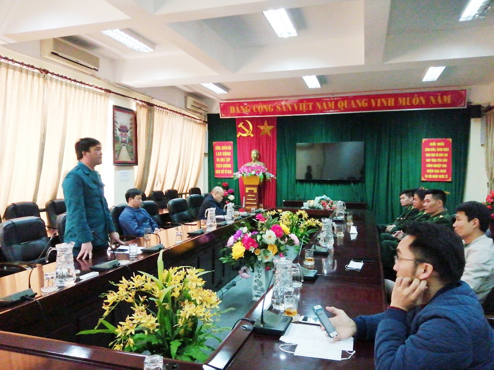 Tọa đàm chào mừng kỷ niệm 77 năm ngày thành lập Quân đội nhân dân Việt Nam và ngày Quốc phòng toàn dân (22/12/1944 - 22/12/2021) tại Trường Đại học Tây Bắc