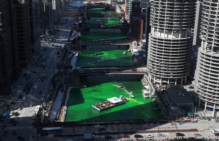 st patrick's day chicago river green