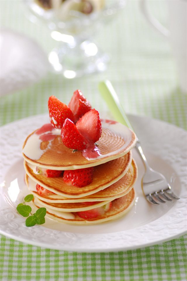 Bánh Pancake Dâu Tây Rưới Nước Cốt Dừa