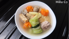 Múc ra tô và thưởng thức ^^! Món canh sườn rau củ ăn với cơm hay bún đều ngon cả. Mọi người có thể chuẩn bị thêm 1 chén nước mắm tỏi ớt để chấm thịt, rau củ. Ngày tết thử nấu món canh sườn rau củ Phú Yên này cho bữa cơm gia đình thêm ấm cúng nhé!