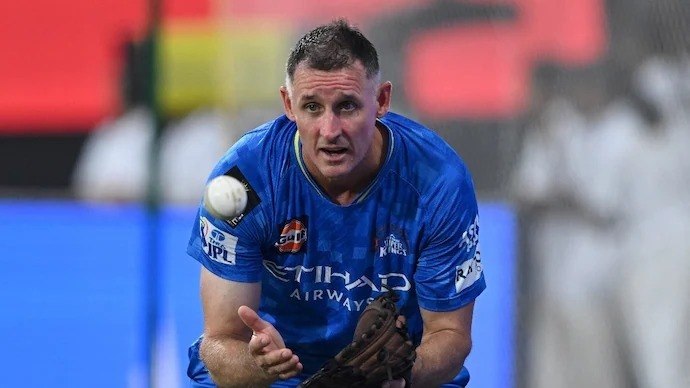 Michael Hussey Rejects England Coach Role, Boosts Australia’s Ashes Bid