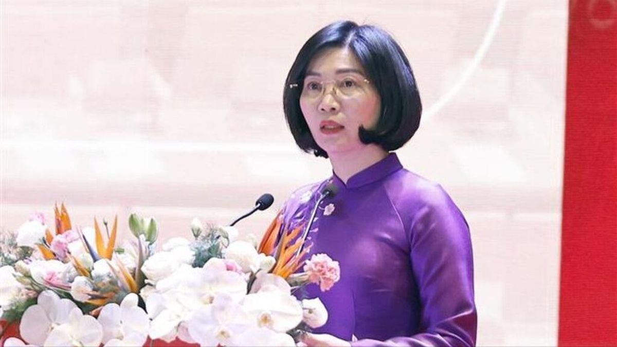 Chủ tịch HĐND TP Hà Nội Phùng Thị Hồng Hà: Chuyển đổi số là đổi mới toàn diện tư duy quản trị - Đài Phát thanh và truyền hình Hà Nội
