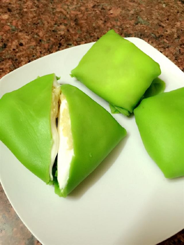 Bánh Crepe Lá Dứa Nhân Kem Sầu Riêng