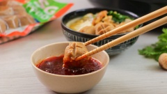 Khi ăn nhúng thêm các loại rau ưa thích, hoặc có thể cho thêm đậu hũ non, mì và nấm vào ăn cùng, giúp cho món lẩu bò viên được đậm đà, hấp dẫn hơn. Cùng lưu lại công thức món lẩu bò viên khổng lồ này để mời cả nhà thưởng thức vào cuối tuần nhé!