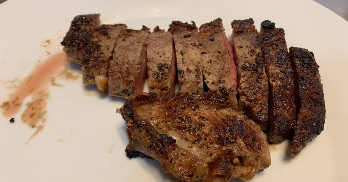 Thịt bò áp chảo (medium rare steak)