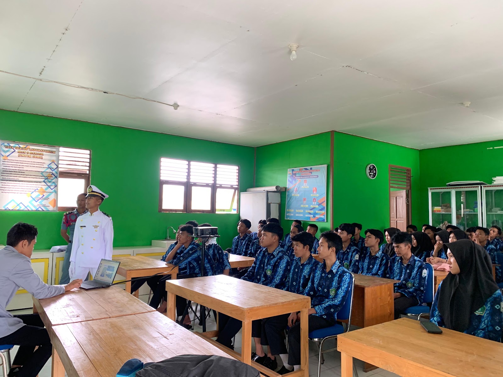 Sosialisasi dari luar