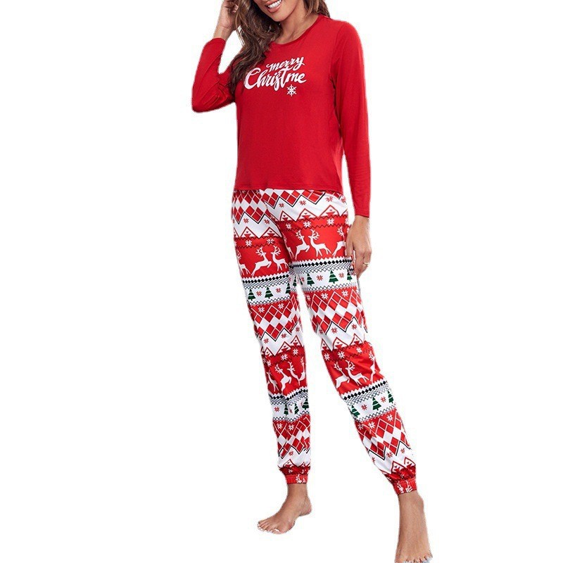 Women's pajama set with Christmas motif