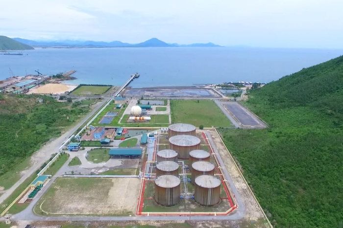 Đề xuất kéo dài giảm thuế nhập khẩu xăng dầu 0% đến hết tháng 6/2026 - Báo Nhân Dân