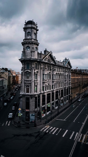 Ornate Historic Building Corner Dark Cityscape Architecture - Free mobile Wallpaper