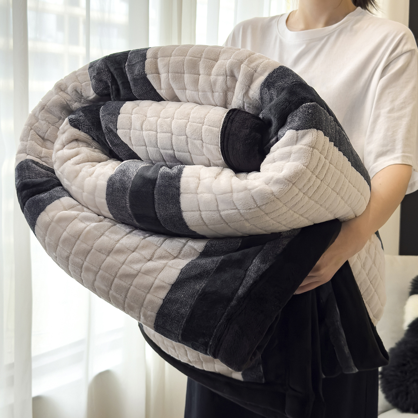 Luxuriöse Milchfaser-Fleece Wohndecke, gestreift, verschiedene Größen