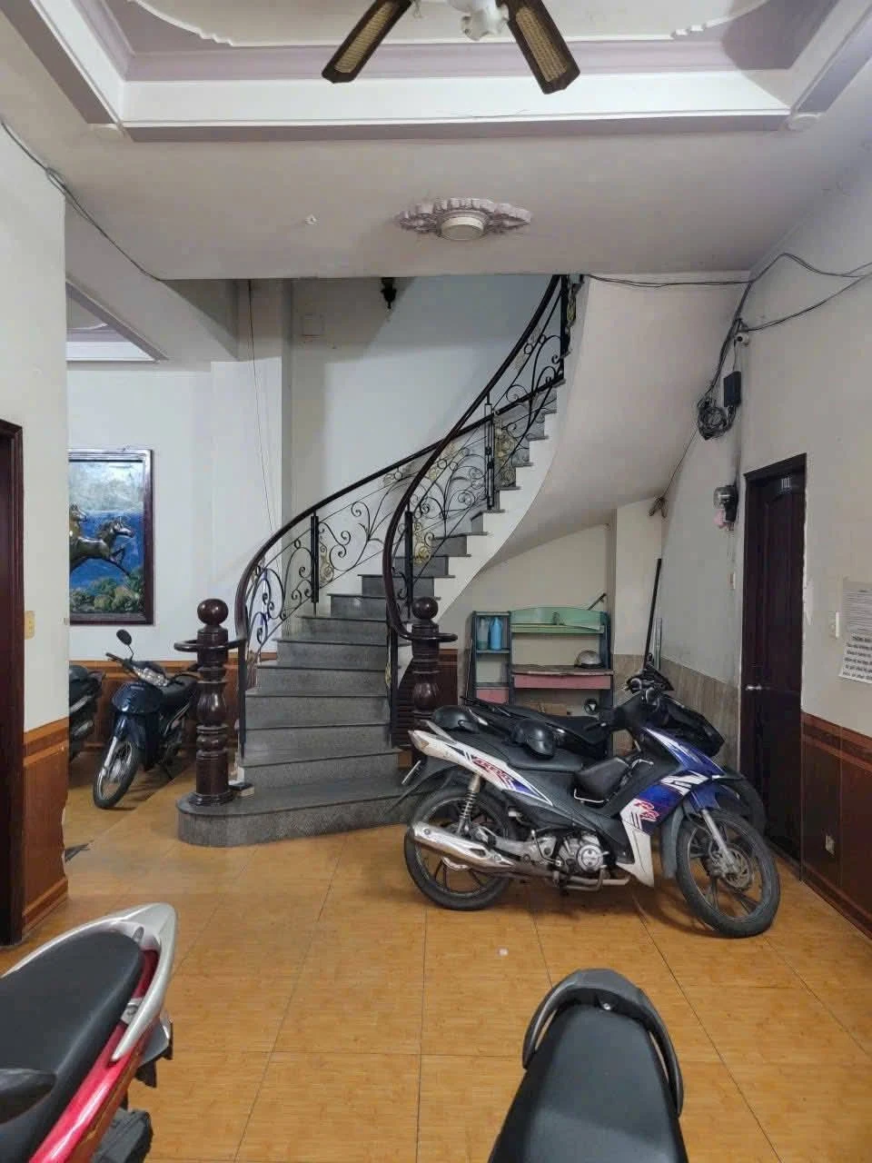 Bán biệt thự 10x20m, 2 lầu, hẻm 1028 Tân Kỳ Tân Quý, quận Bình Tân