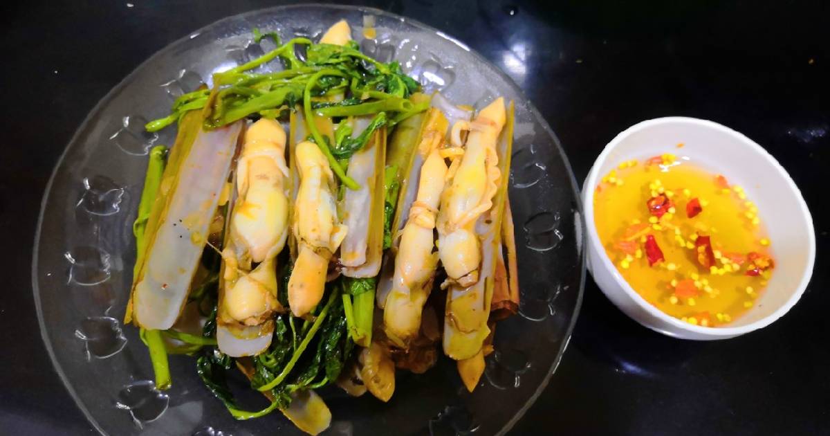 Ốc móng tay xào rau muống chua ngọt
