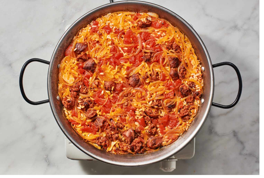 Màu sắc và hương vị của chorizo Vela kết hợp hoàn hảo với món cơm chiên Paela