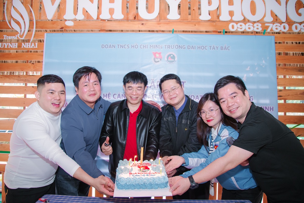 Gặp mặt truyền thống Cán bộ Đoàn các thời kỳ nhân dịp Kỷ niệm 94 năm ngày thành lập Đoàn TNCS Hồ Chí Minh (26/3/1931 - 26/3/2025)