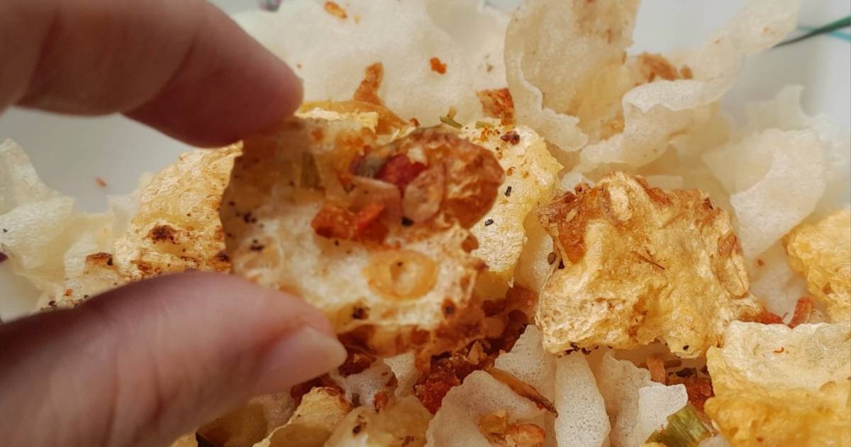 Bóng bì và bánh tráng chiên giòn lắc topping