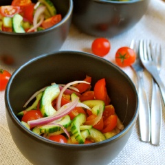 Cho salad ra dĩa và thưởng thức nào. Với cách làm salad dưa leo cà chua này, chị em có thể tự tin giảm cân mà vẫn giữ được sức khỏe tốt. Hãy lưu lại công thức để làm ăn ngay nhé.