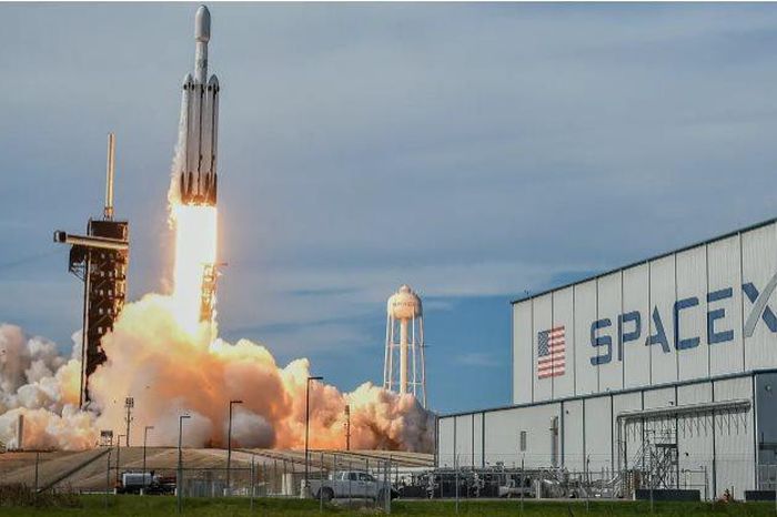 SpaceX nộp hồ sơ IPO, kỳ vọng định giá 2.000 tỷ USD - Đài Phát thanh và truyền hình Hà Nội