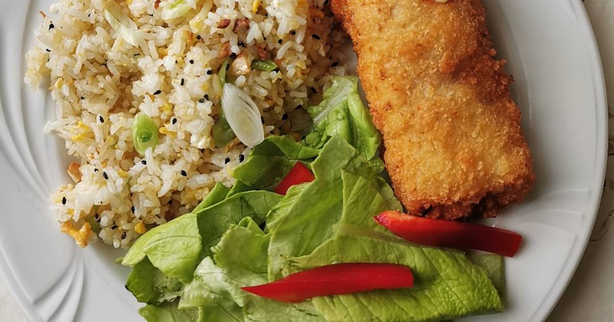 Thịt kolette chiên cuộn phô mai ăn kèm cơm chiên trứng