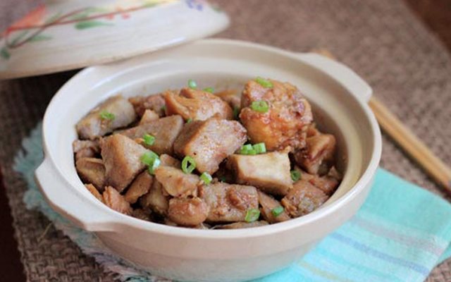 Gà Kho Khoai Môn