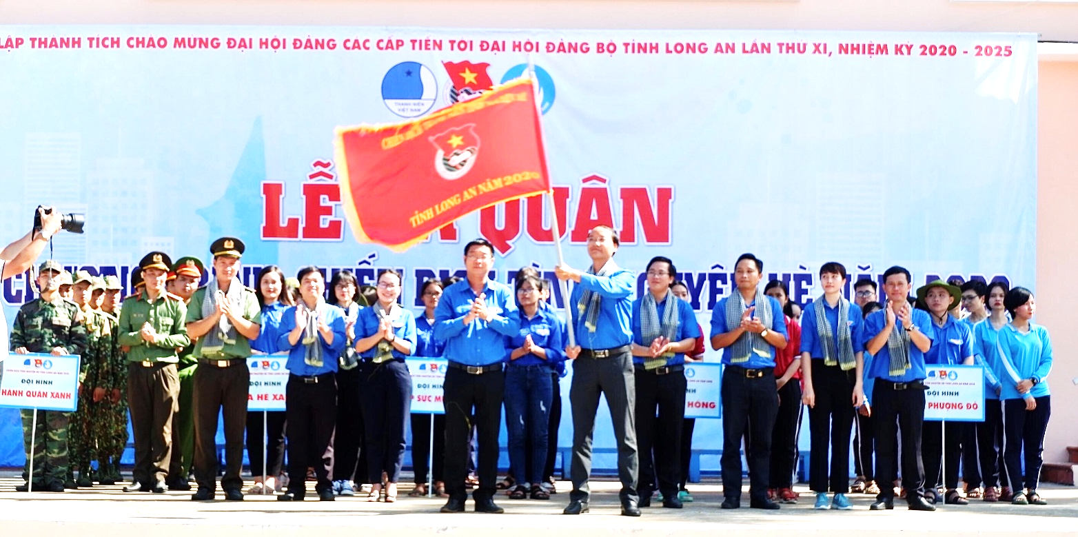 Lá cờ chiến dịch đã tung bay trong gió, lễ ra quân “Chiến dịch Tình nguyện Hè năm 2020” chính thức bắt đầu