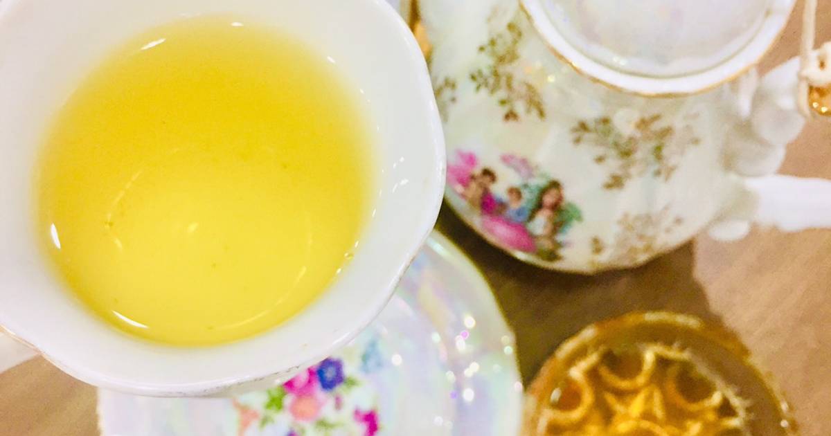 Vào bếp cùng con: Trà xanh gói hoa lá sen tươi với mật ong