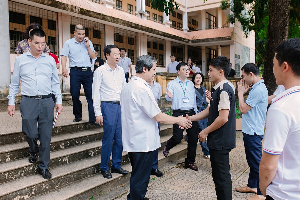 Đồng chí Nguyễn Kim Sơn,  Bộ trưởng Bộ Giáo dục và Đào tạo đến thăm và làm việc tại Trường Đại học Tây bắc