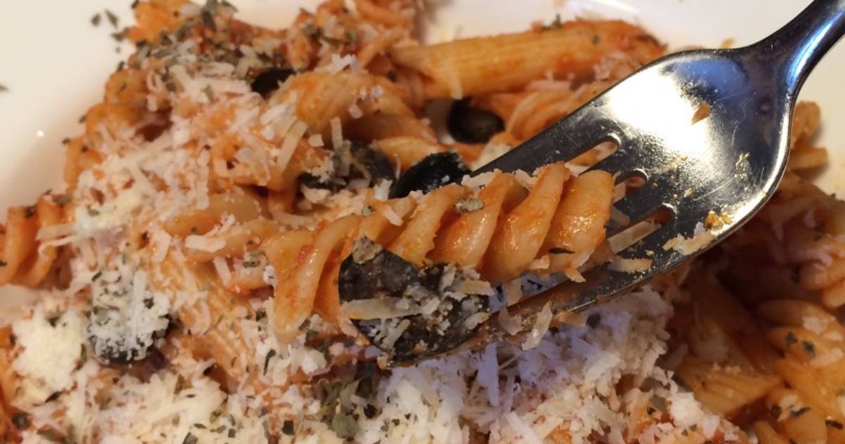 Pasta sốt cà chua ôliu