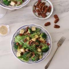 Salad bông cải giảm cân giàu chất xơ và vẫn có đủ dinh dưỡng cung cấp cho cơ thể đấy. Chị em nào đang trong quá trình giảm cân thì lưu ngay công thức này lại và làm ăn nhé.