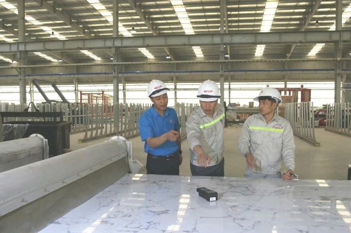 Doanh nghiệp chủ động phương án tiết giảm điện, giữ vững đà tăng trưởng - Báo Lào Cai