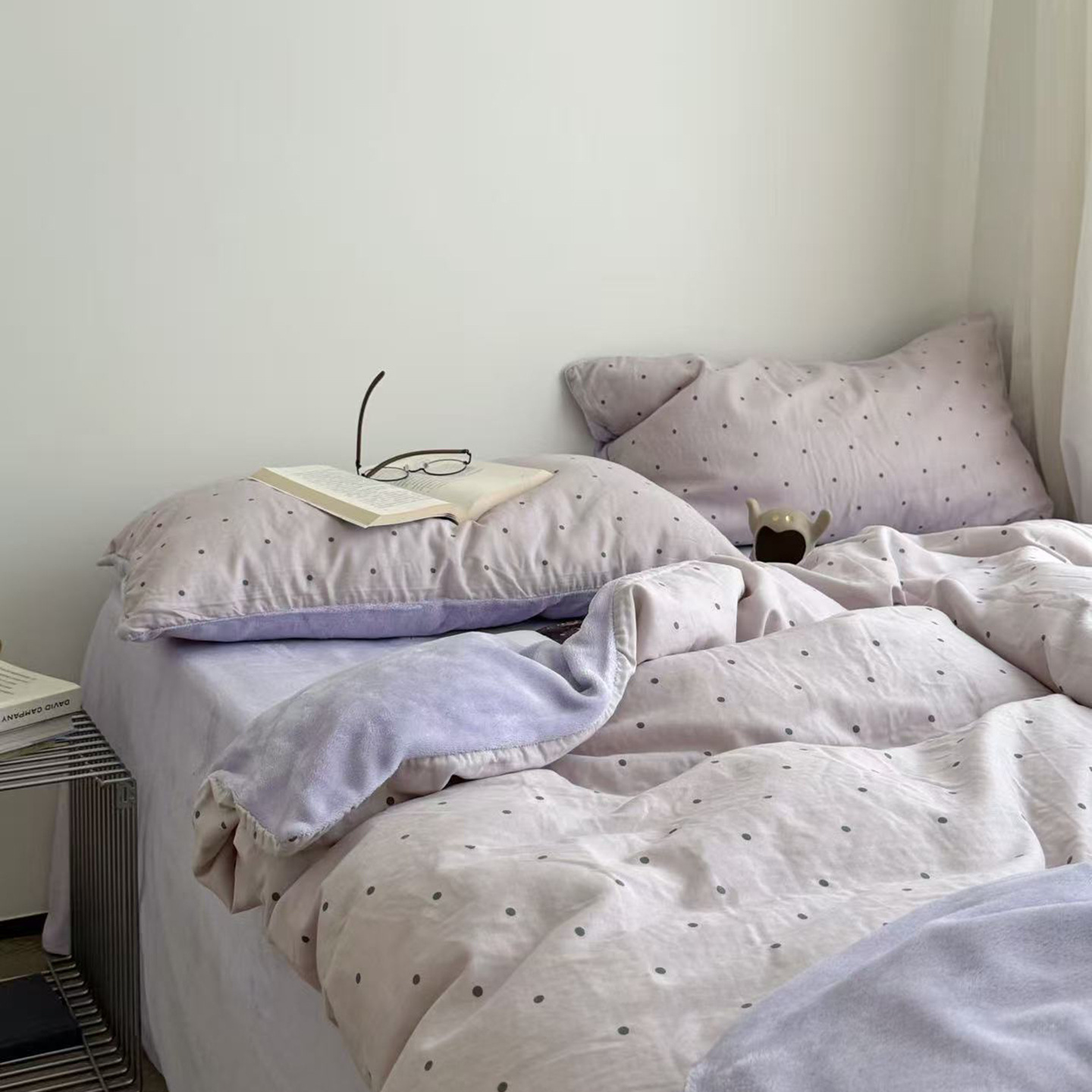 Warm bedding set with polka dots, milk fiber fleece