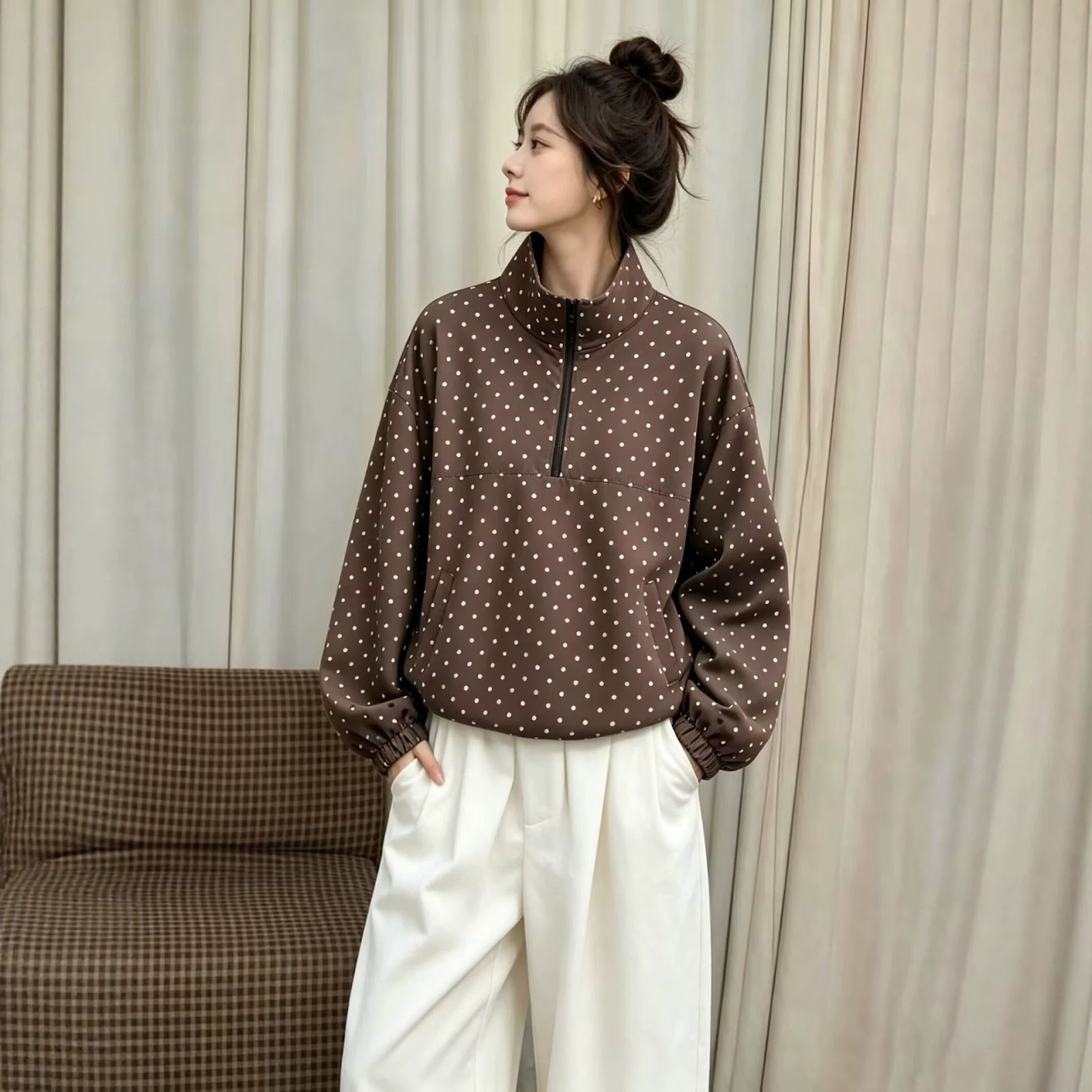 Unisex sweatshirt with stand-up collar and polka dot pattern