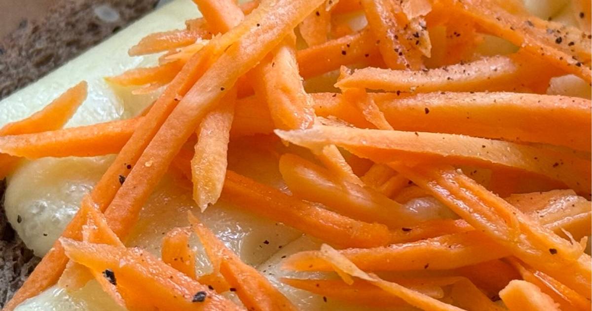 Tartine Bánh Mì Ngũ Cốc Phô Mai & Cà Rốt Tươi