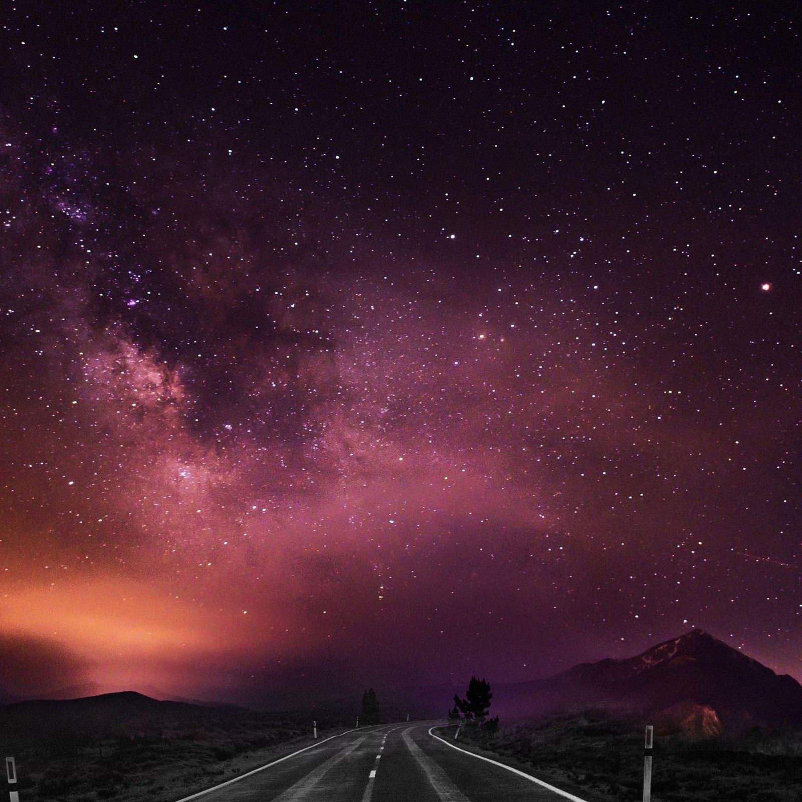 Download Starry Road Under Milky Way 2K iPhone