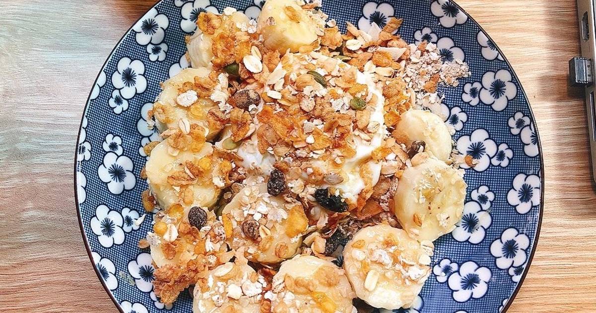 Ngũ cốc Granola mix sữa chua bữa sáng giảm cân