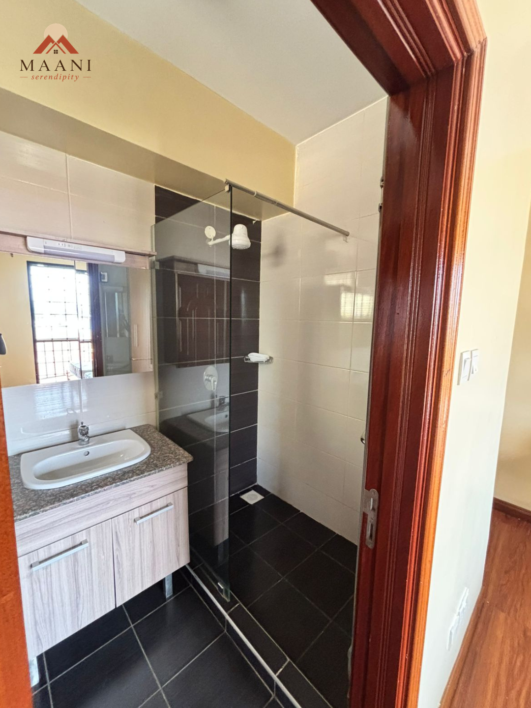 Ensuite 3-bed Apartment with DSQ — photo 8 of 10