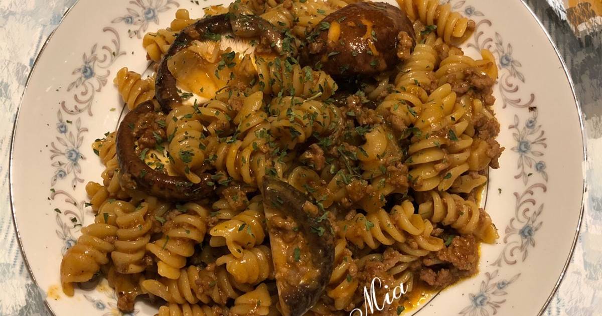 Nui xào bò bằm sốt kem chua